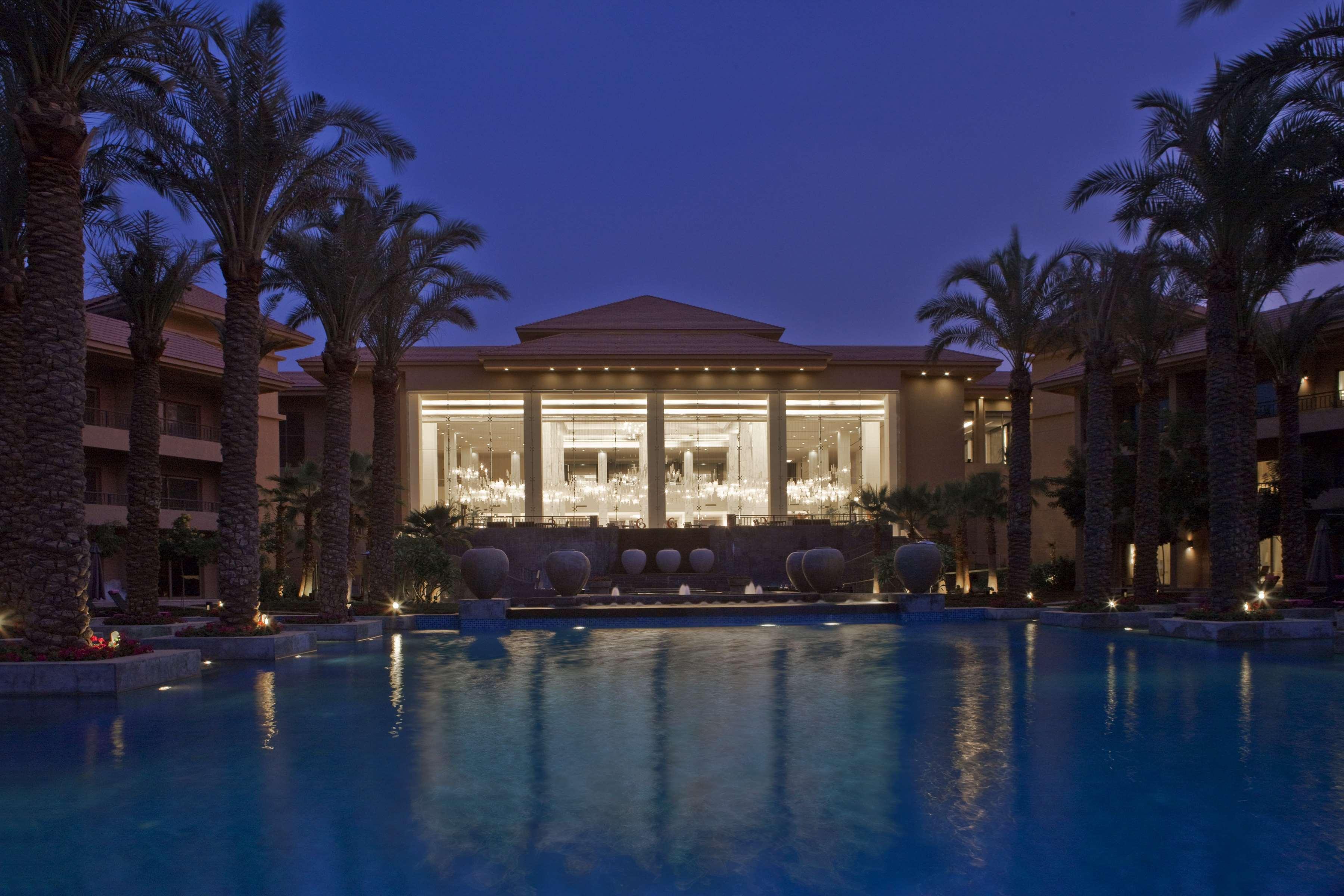 Dusit Thani Lakeview Il Cairo Esterno foto The Royal