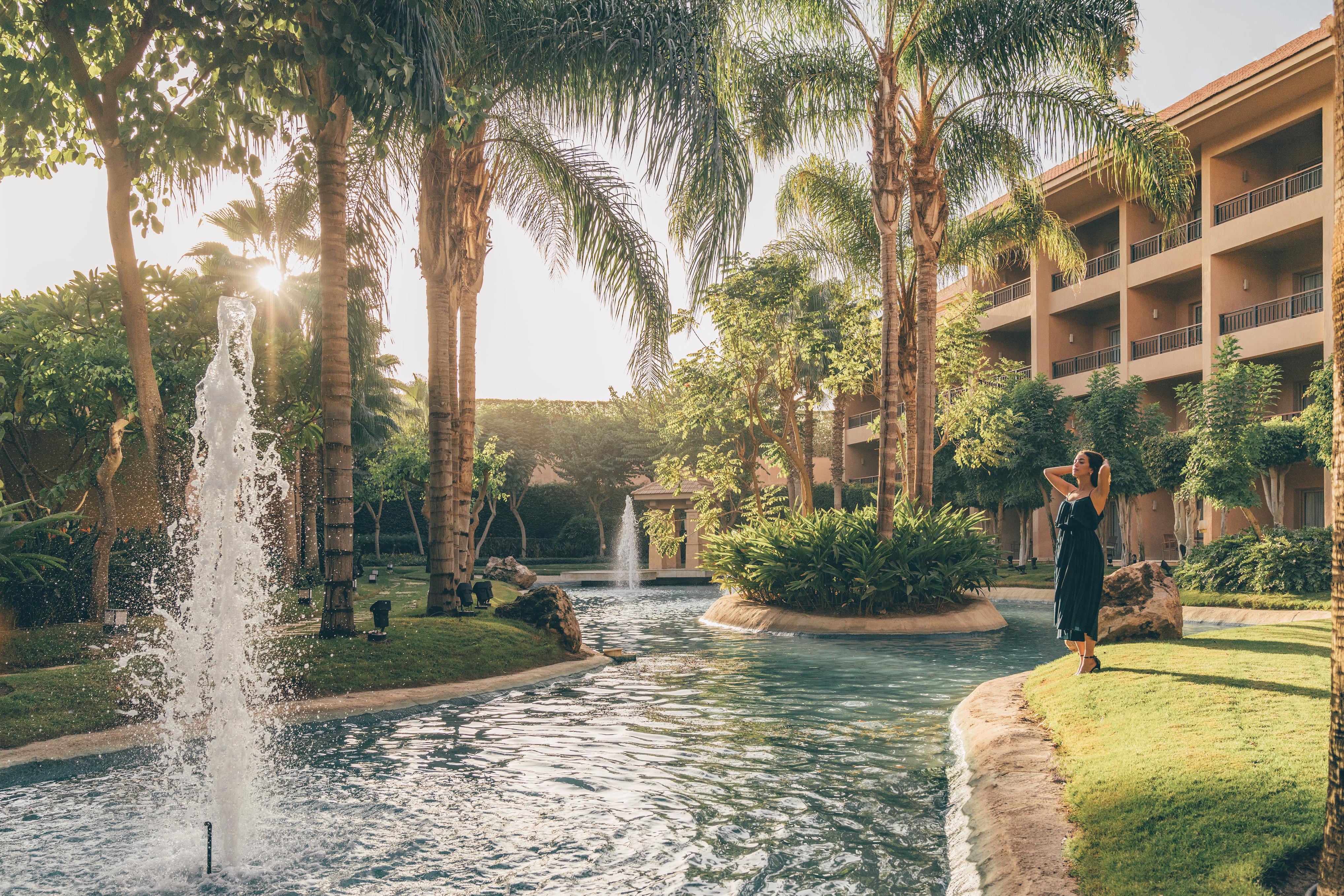 Dusit Thani Lakeview Il Cairo Esterno foto Fountains at the Arizona Biltmore