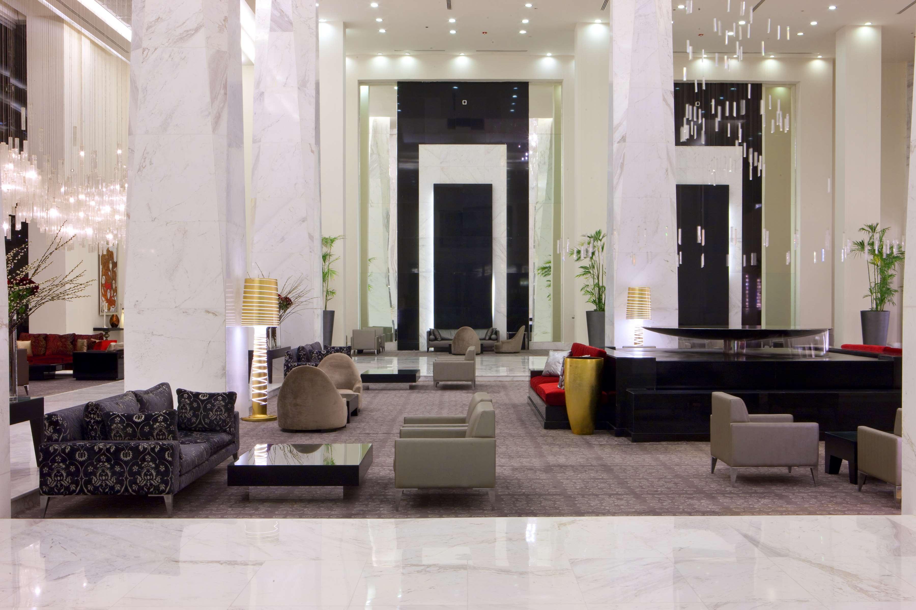 Dusit Thani Lakeview Il Cairo Esterno foto Lobby