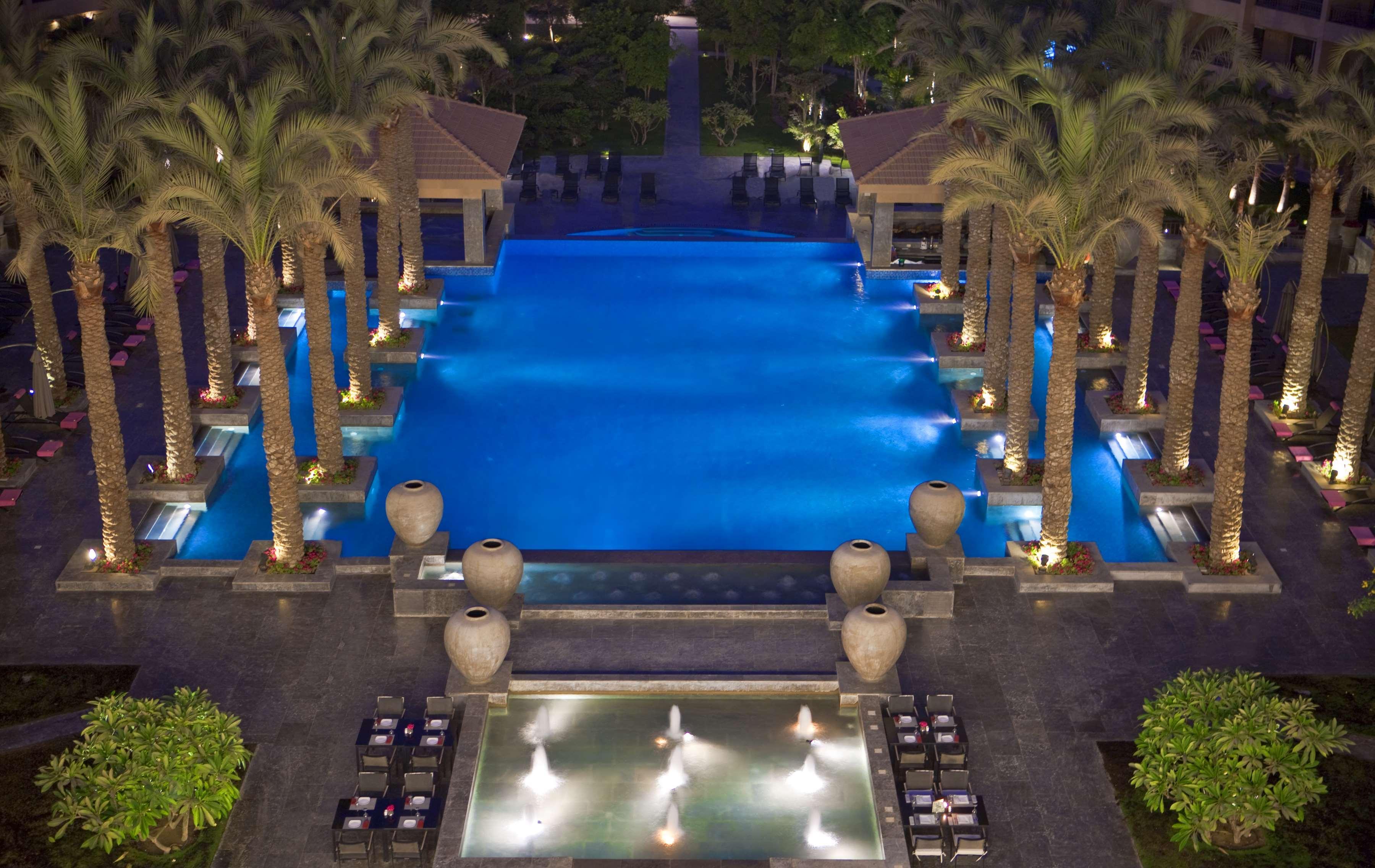 Dusit Thani Lakeview Il Cairo Esterno foto The pool at the Four Seasons Hotel, Amman