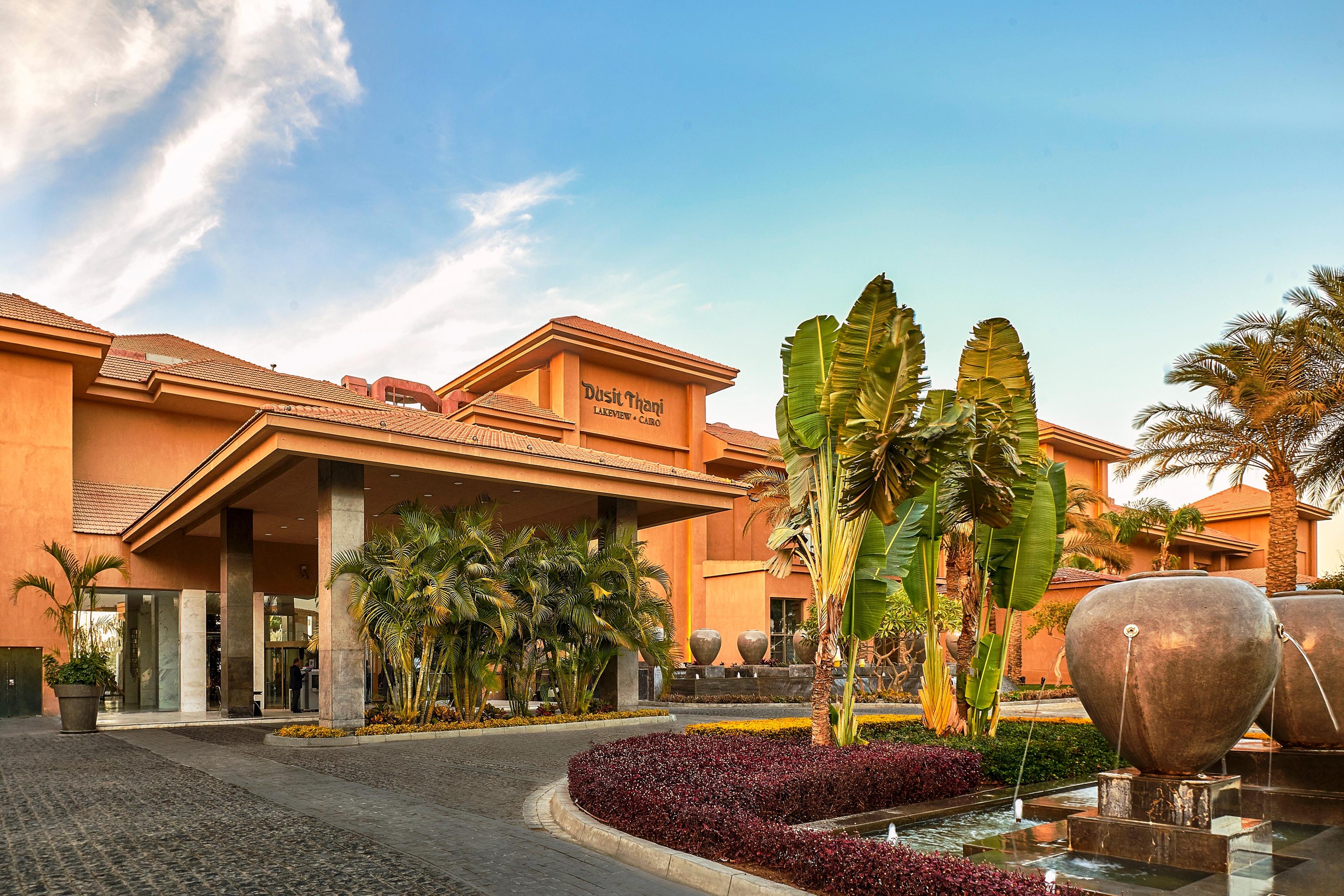 Dusit Thani Lakeview Il Cairo Esterno foto The Royal Mirage Hotel