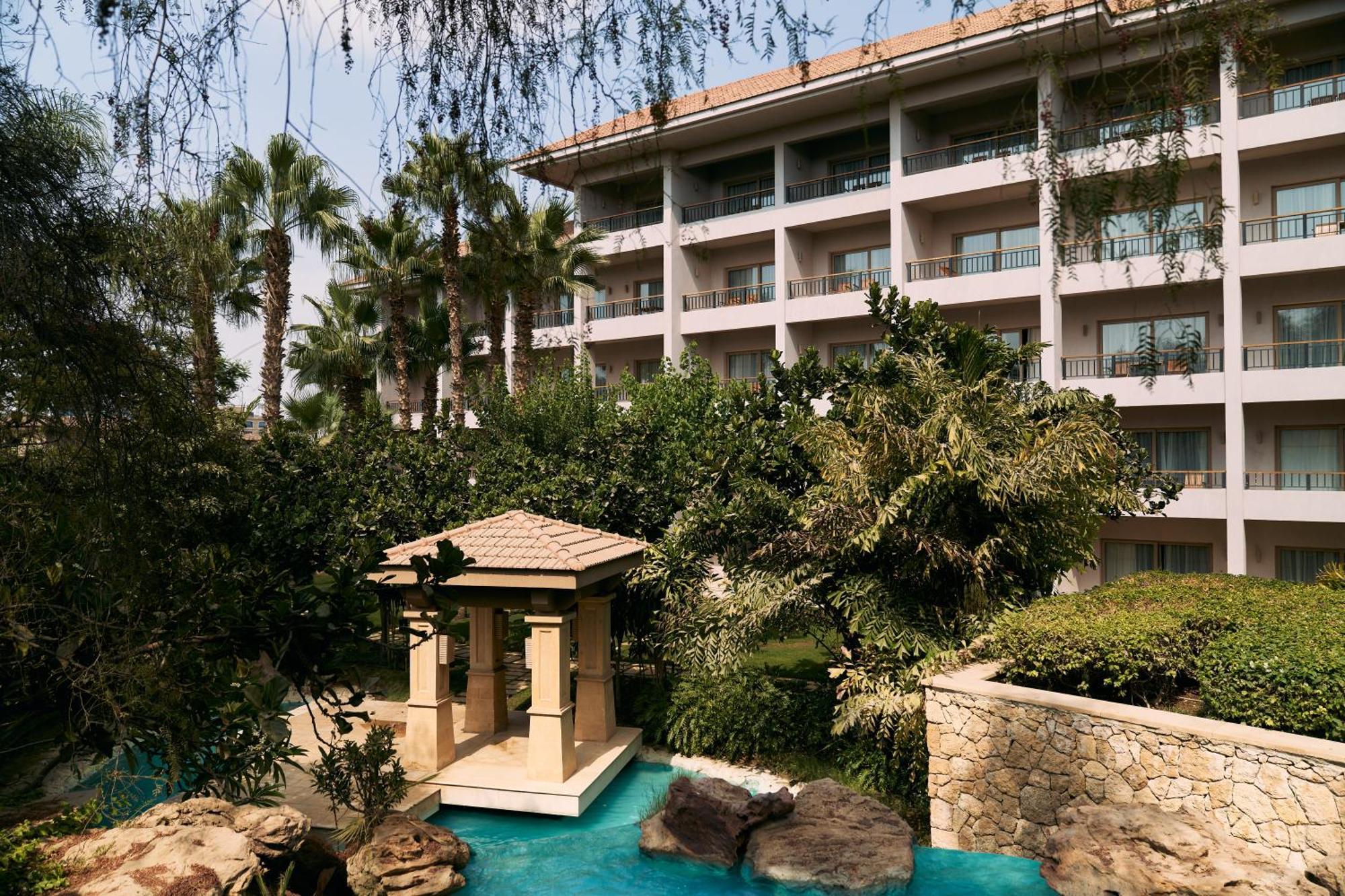 Dusit Thani Lakeview Il Cairo Esterno foto The Mirage