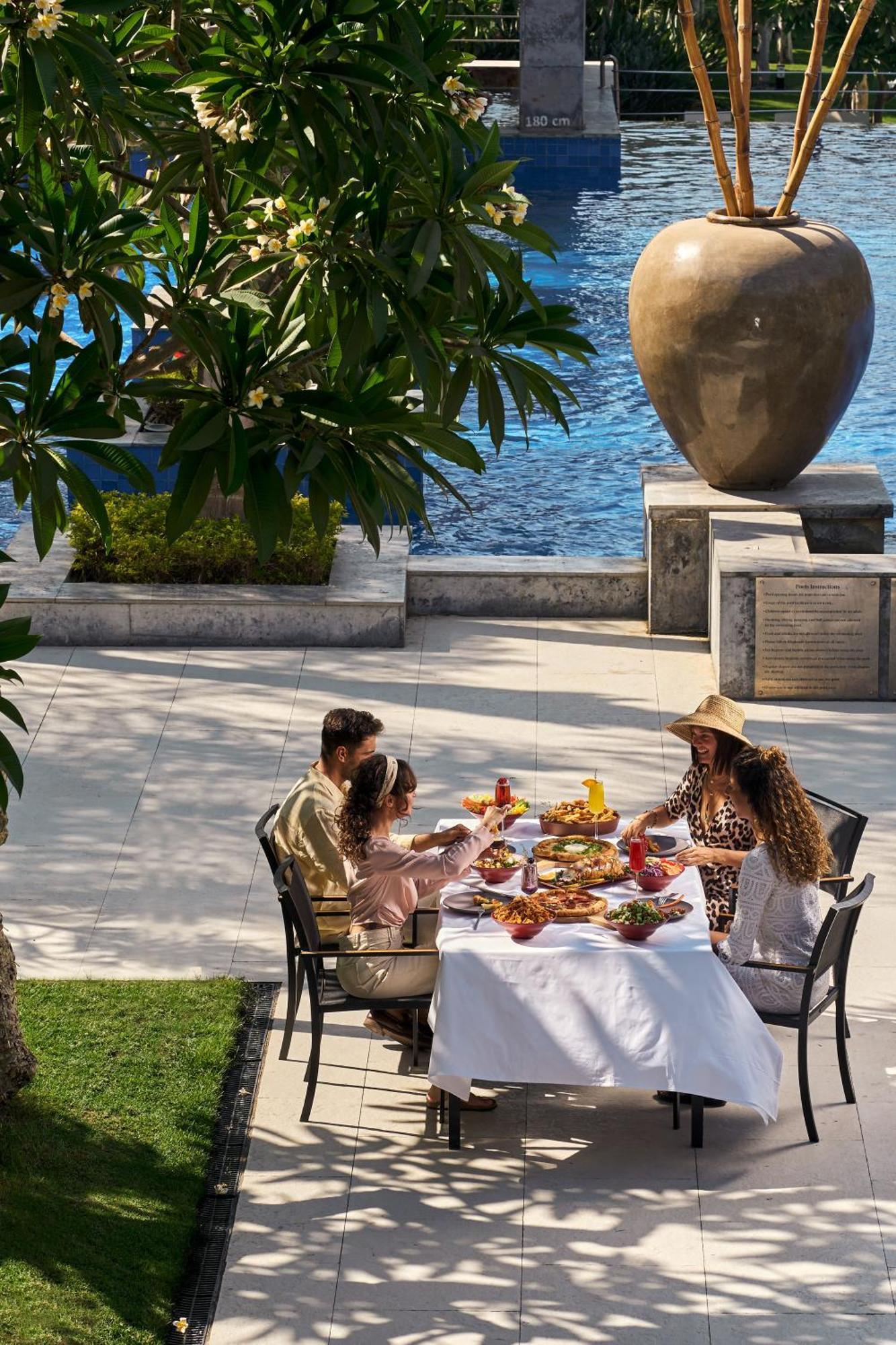 Dusit Thani Lakeview Il Cairo Esterno foto The Beach Club