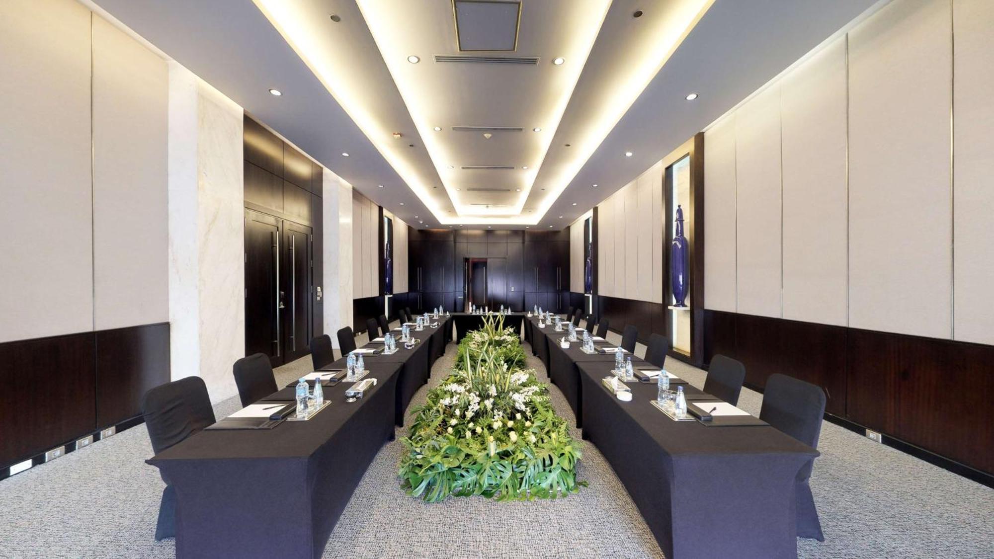 Dusit Thani Lakeview Il Cairo Esterno foto Meeting room
