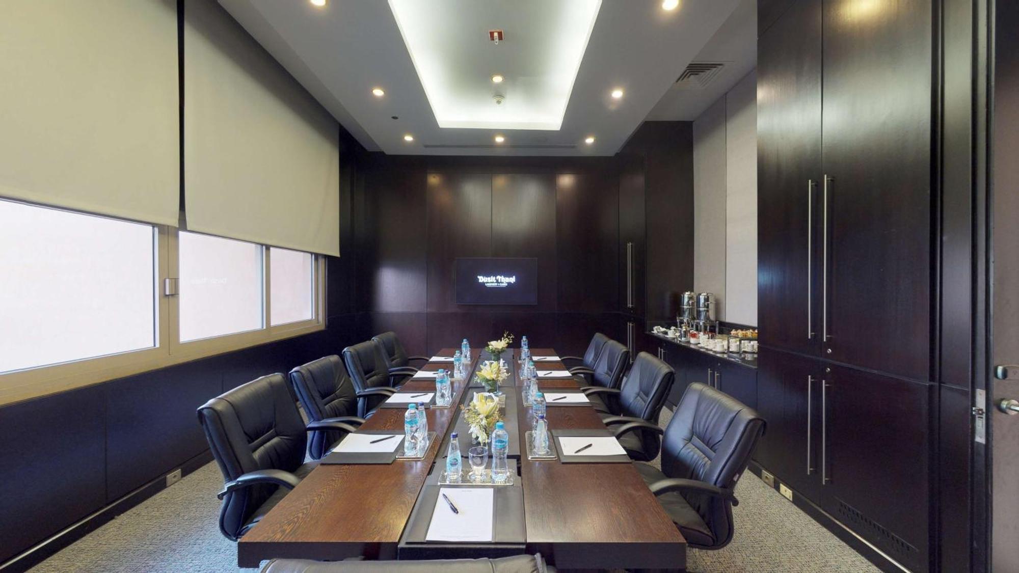Dusit Thani Lakeview Il Cairo Esterno foto Meeting room