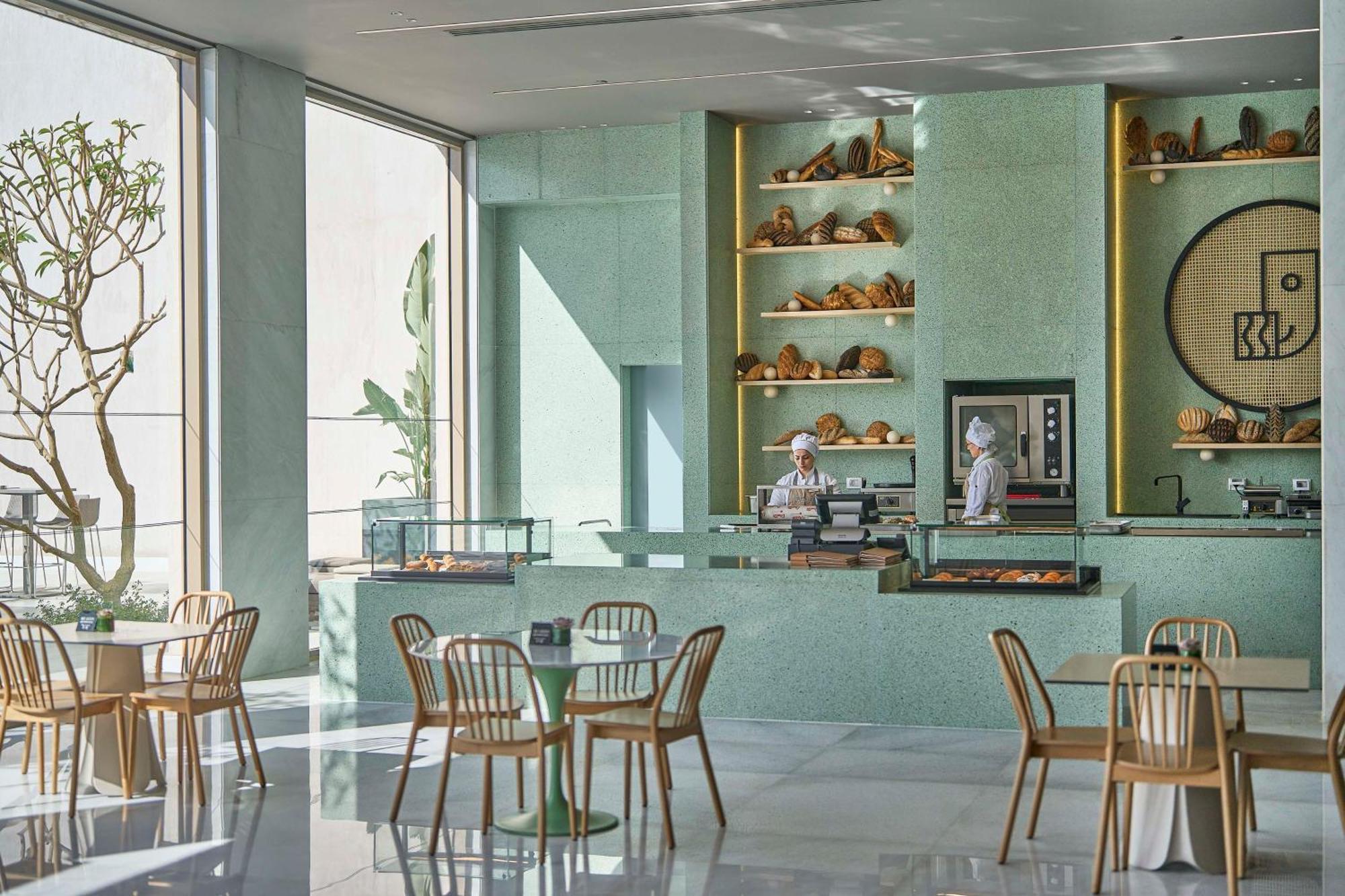 Dusit Thani Lakeview Il Cairo Esterno foto The Lounge at the airport