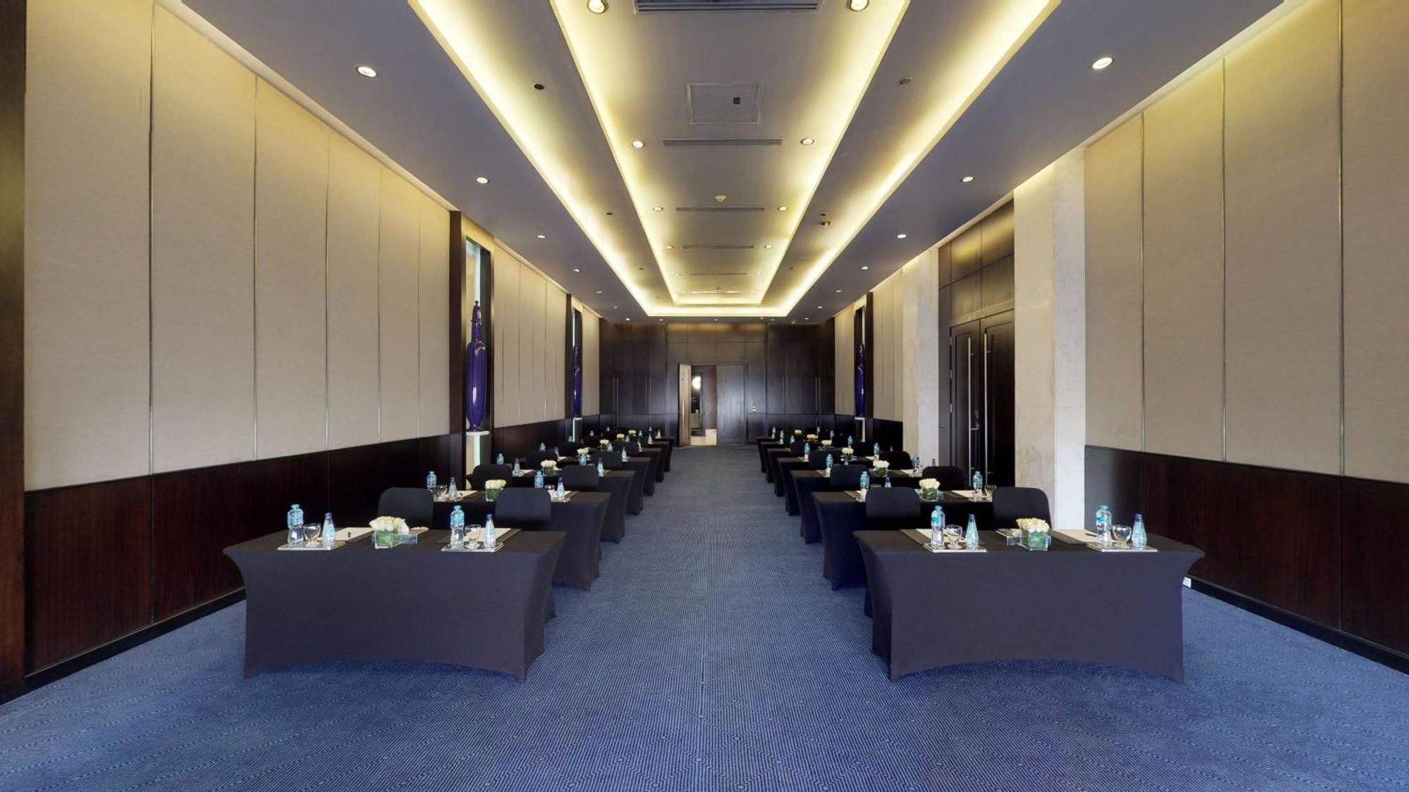 Dusit Thani Lakeview Il Cairo Esterno foto Meeting room