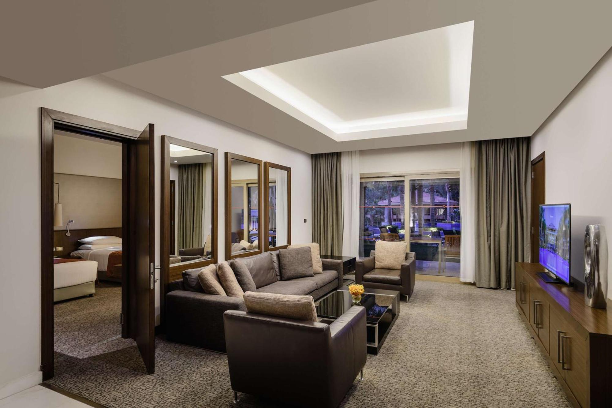 Dusit Thani Lakeview Il Cairo Esterno foto Suite