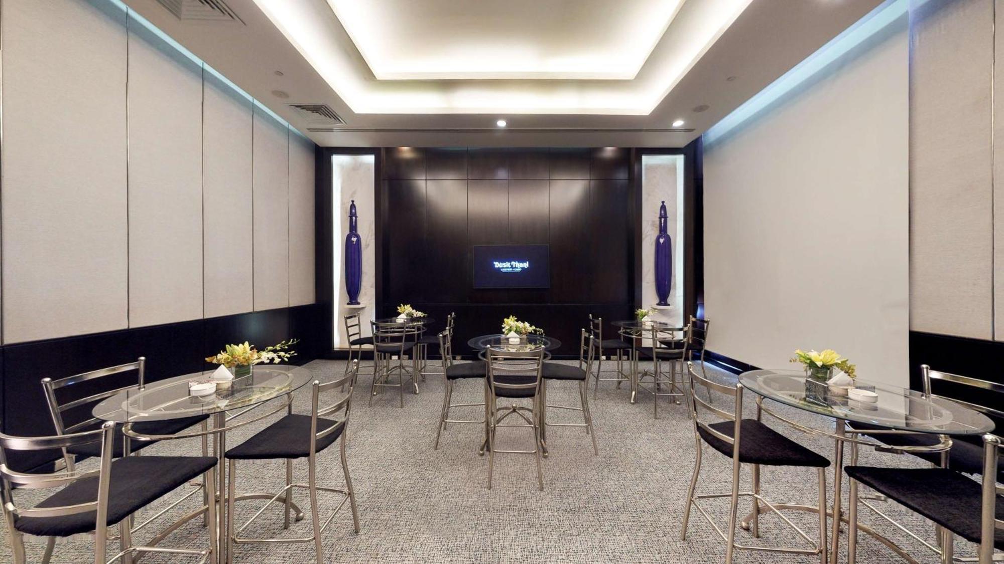 Dusit Thani Lakeview Il Cairo Esterno foto Thai First Class Lounge at Suvarnabhumi Airport